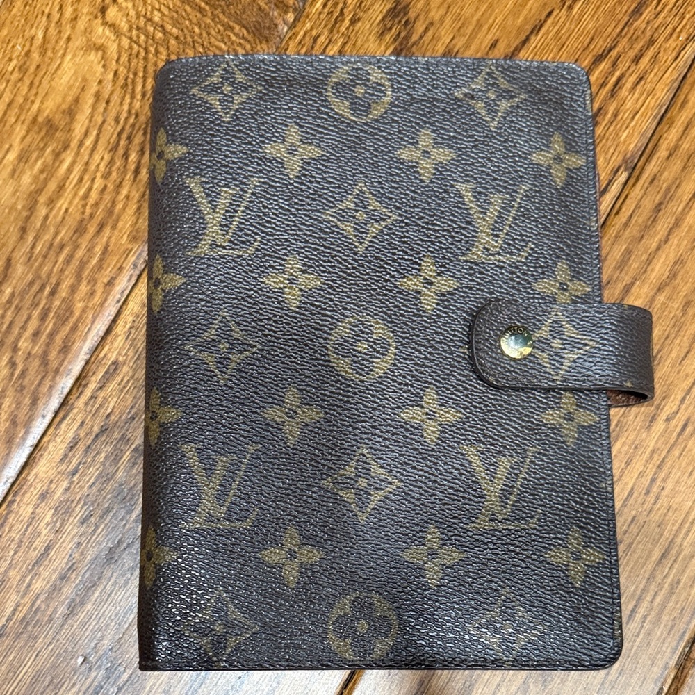 Louis vuitton medium ring agenda cover